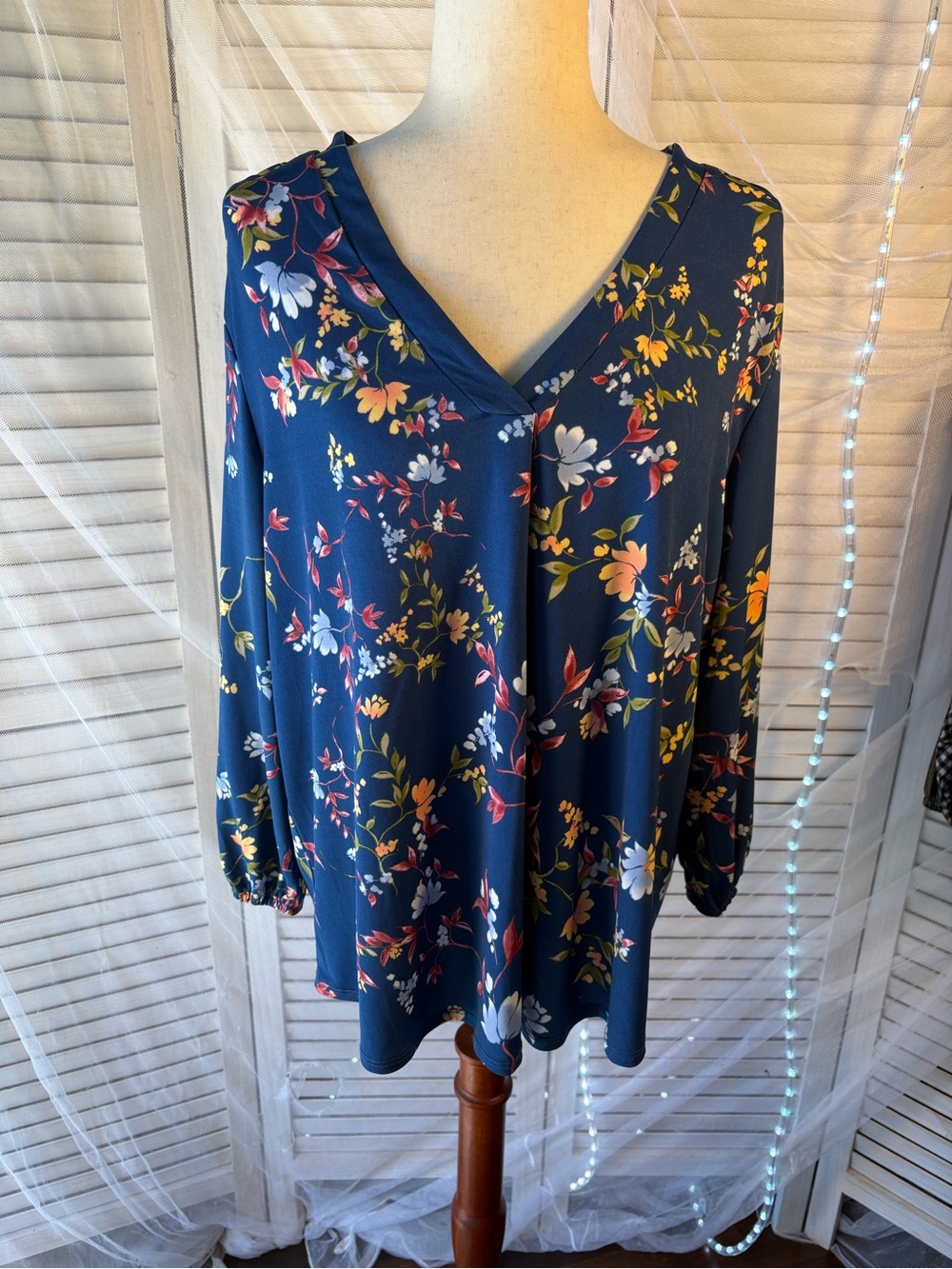 Vince Camuto Navy Floral V-Neck Long Sleeve Tunic